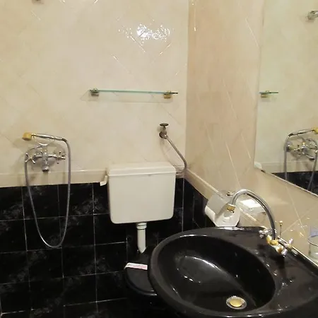 Private Yani Popov Homestay